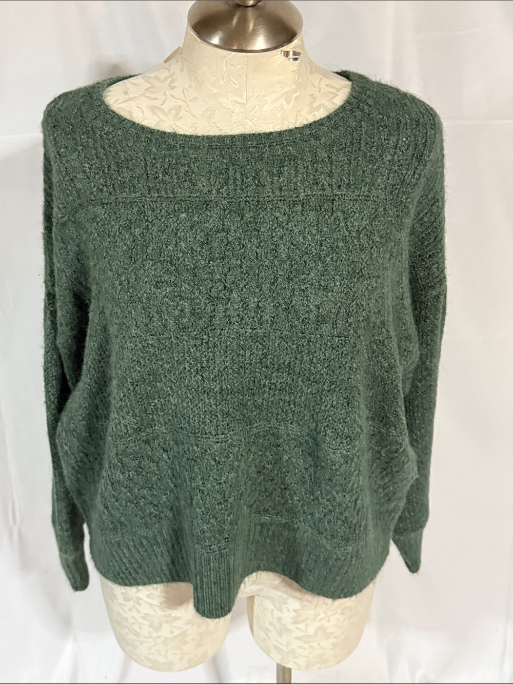 NWT old navy pull over sweater size XXlarge.